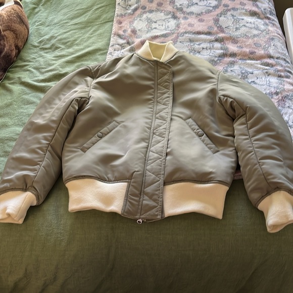 Uniglo reversible bomber jacket size medium - Picture 2 of 3